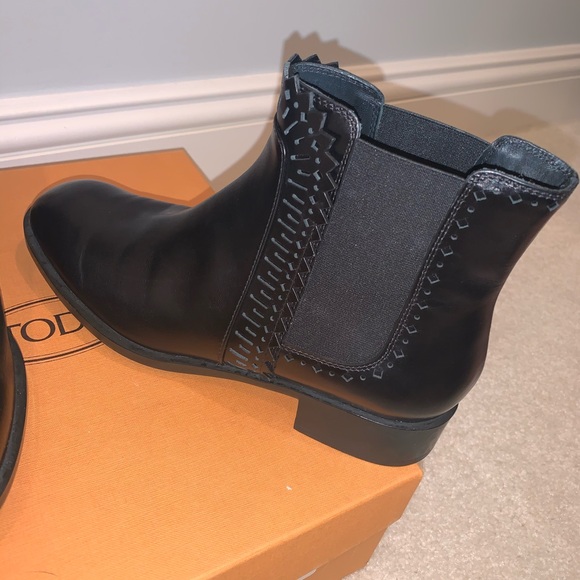 Tod’s black boots - Picture 4 of 8